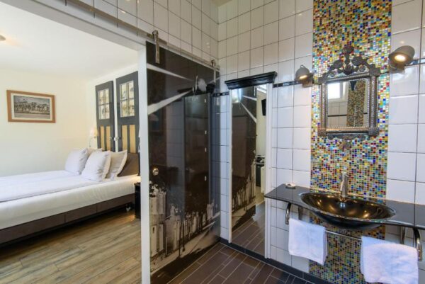 hotel buren badkamer